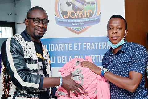 CEREMONIE DE REMISE DE JEUX DE MAILLOTS